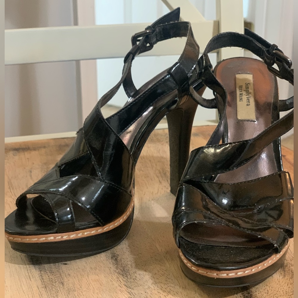 Simply Vera patent leather, black heels